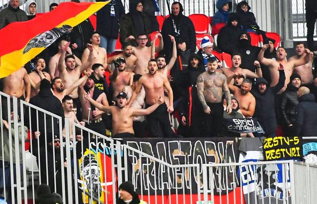 De ce nu s-a cerut evacuarea fanilor FCU Craiova? „Doar el putea cere Jandarmeriei evacuarea fanilor xenofobi, dar poate n-a avut interesul”
