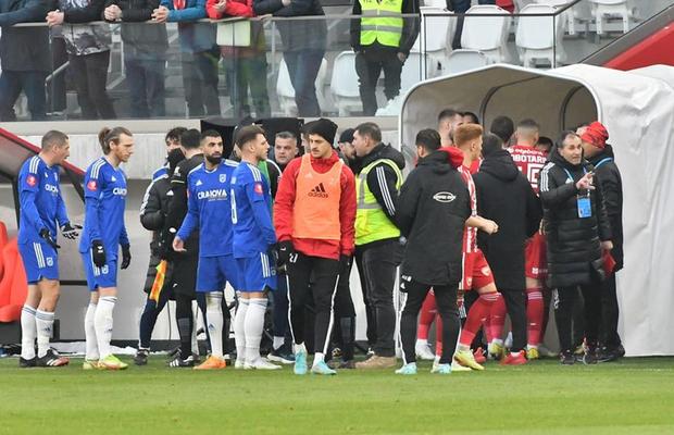 FCU Craiova contraatacă: „De ce nu a evacuat galeria înainte să oprească meciul? Avem probe!” + „Când se strigă «M**e la olteni!» nu e rasism?”