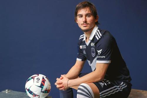 Ionel Ganea (49 de ani), fost mare atacant al echipei naționale, nu este impresionat de transferul lui Alexi Pitu (20 de ani) la Girondins de Bordeaux, ocupanta locului secund în Ligue 2, al doilea eșalon al fotbalului din Franța. 
Foto: girondins.com