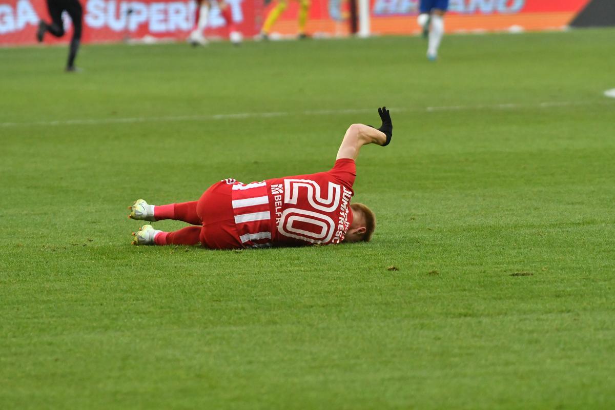 Sepsi - FCU Craiova, OPRIT DEFINITIV, în min. 26, din cauza scandărilor xenofobe! Așa ceva nu s-a mai întâmplat în Liga 1!