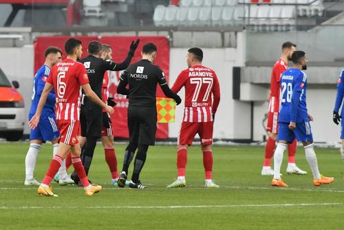 Justin Ștefan, secretarul general al Ligii Profesioniste de Fotbal, lasă de înțeles că pe viitor își dorește ca meciurile să nu mai fie întrerupte într-o asemenea situație.
