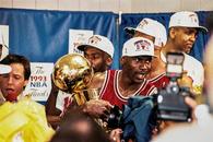 Sumă uriașă pentru pantofii de campion ai lui Michael Jordan » Se așteaptă o licitație de 10 milioane de dolari!
