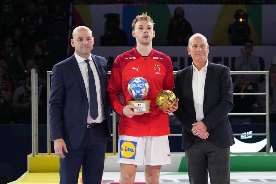 Mathias Gidsel cu titlul de golgheter al EURO 2024 Foto: Imago Dinamo se pregătește de duelul cu Fuchse Berlin din Liga Campionilor » Cel mai bun jucător din lume vine la București