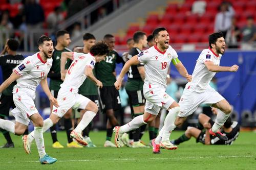 Jucătorii tadjici, fericiți după victoria cu Emiratele, 5-3 la penaltyuri Foto: Guliver/GettyImages