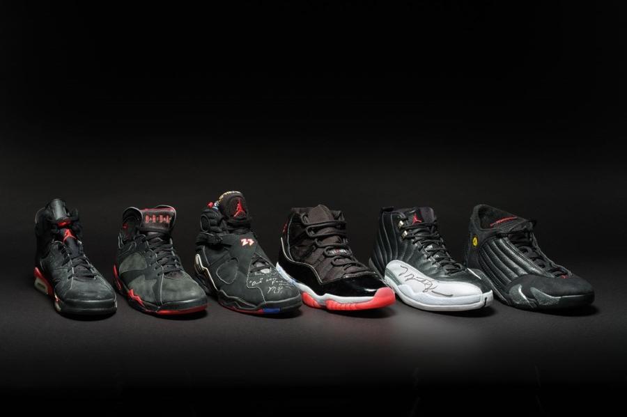 Cei șase pantofi ai lui „Air” Jordan, de la stânga la dreapta, 1991, 1992, 1993, 1996, 1997, 1998 Foto: Sotheby's Sumă uriașă pentru pantofii de campion ai lui Michael Jordan » Se așteaptă o licitație de 10 milioane de dolari!