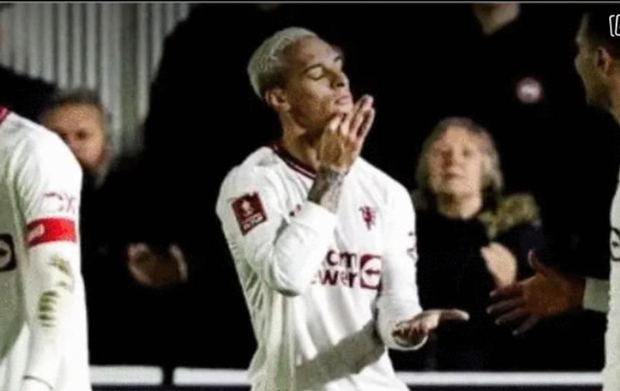 Gestul lui Antony după o victorie cu o echipă din Liga 4 ar trebui să pună întrebarea: „Are simțul penibilului sau nu vedeta lui United?”