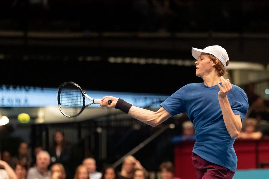 Jannik Sinner jucând în turneul de la Viena din 2019 Foto: Imago Episoade inedite ale ascensiunii lui Jannik Sinner, campionul de la Australian Open: „M-am simțit dezamăgit, să pierd în fața unui copil... Dar toată lumea spunea că este ceva deosebit”