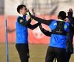 Voie bună înainte de Manchester United » Imagini de la antrenamentul oficial: cine i-a îmbărbătat pe roș-albaștri