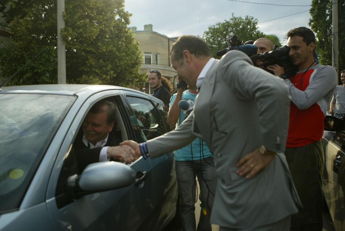 Jean Valvis a auzit la telefon de moartea lui Dinu Gheorghe: „Aoleu!” » Dezvăluiri emoționante: „Mi-aduc aminte de bucuria lui uriașă de la Hamburg...”