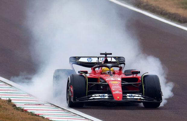 N-a început sezonul, dar Lewis Hamilton și-a bușit Ferrariul. Toate informațiile despre accidentul de astăzi
