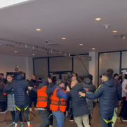 Scandal la pauza meciului FCSB - Fenerbahce // Capturi FOTO: Digi Sport