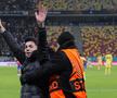 Suporter pe gazon la Fenerbahce - FCSB / Foto: Andrei Furnigă (GSP)