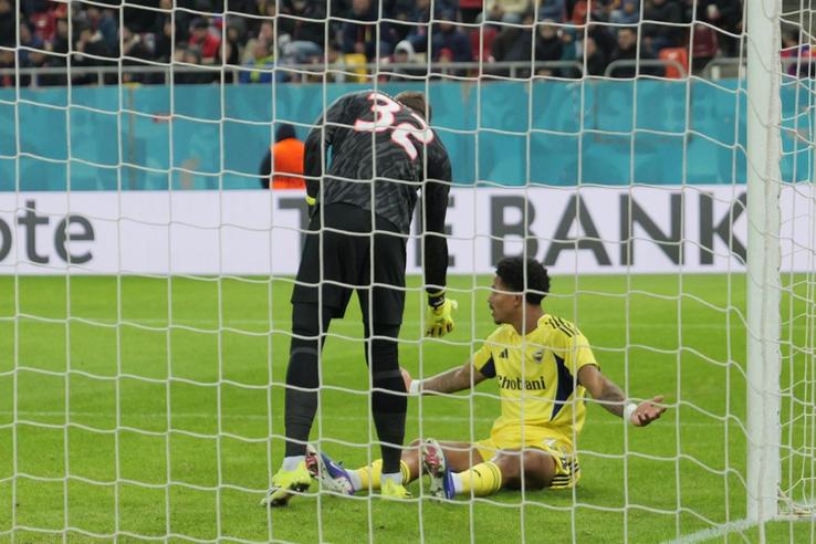 Ștefan Târnovanu în FCSB - Fenerbahce // Foto: Andrei Furnigă