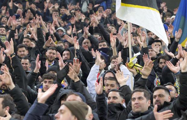Aroganța supremă! Ce a apărut la tribuna a 2-a pe Arena Națională: turcii „au luat foc”, jandarmii au intervenit imediat
