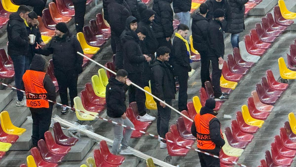 Aroganța supremă! Ce a apărut la tribuna a 2-a pe Arena Națională: turcii „au luat foc”, jandarmii au intervenit imediat
