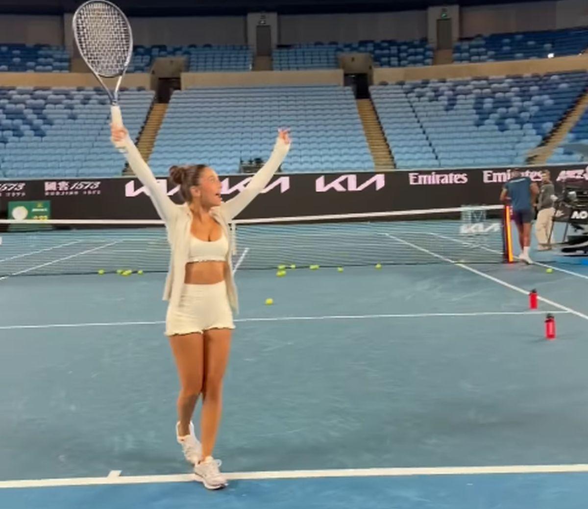 S-a dat în spectacol cu Marcos Baghdatis pe arena Margaret Court de la Australian Open!