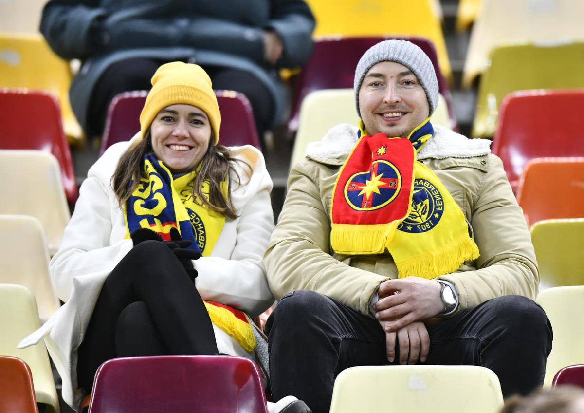Aroganța supremă! Ce a apărut la tribuna a 2-a pe Arena Națională: turcii „au luat foc”, jandarmii au intervenit imediat