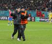 Suporter pe gazon la Fenerbahce - FCSB / Foto: Andrei Furnigă (GSP)