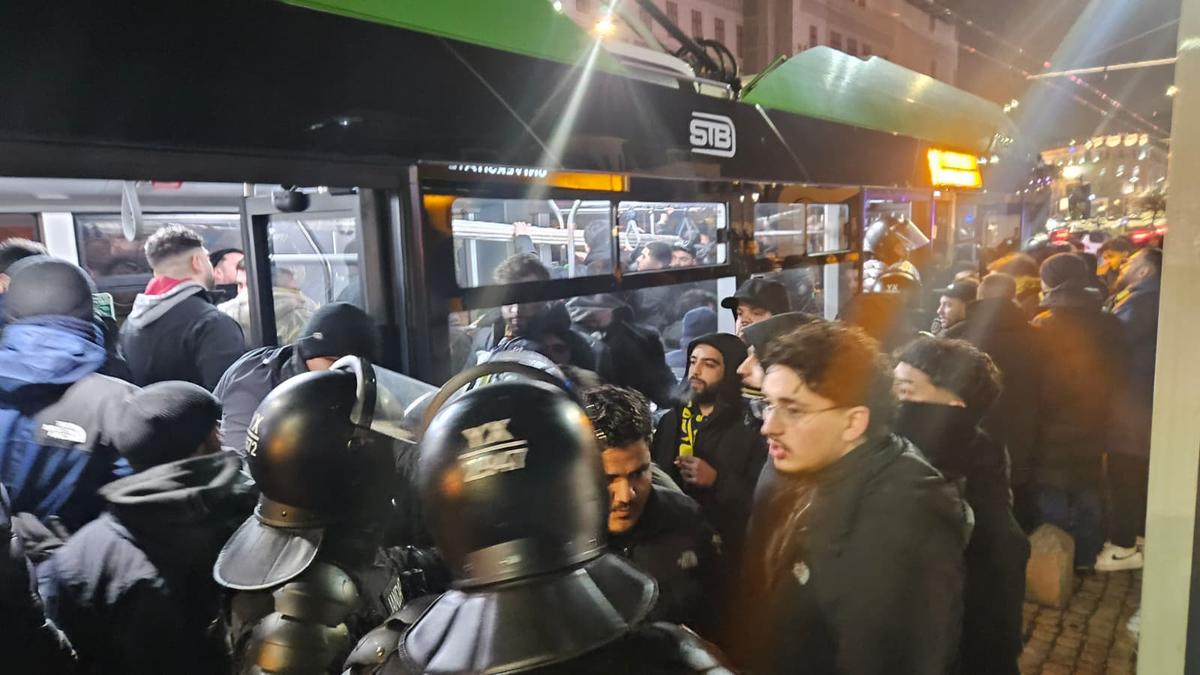 Suporterii lui Fenerbahce, în Centrul Vechi înainte de meciul cu FCSB