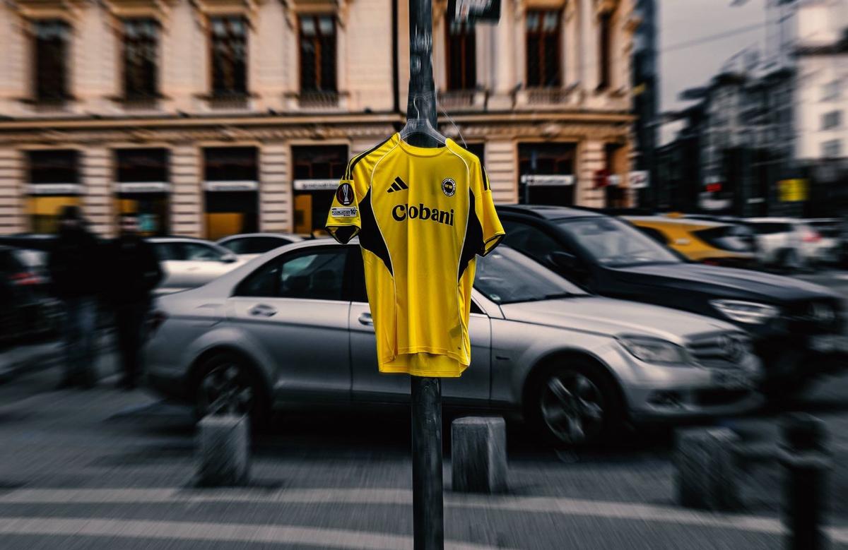 Tricoul pe care-l va folosi Fenerbahce în partida cu FCSB cu sponsorul Chobani
