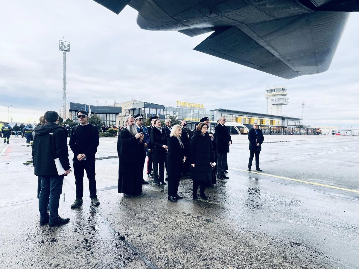 Cei 7 fani decedați ai lui PAOK au fost repatriați de pe Aeroportul din Timișoara / foto: Facebook