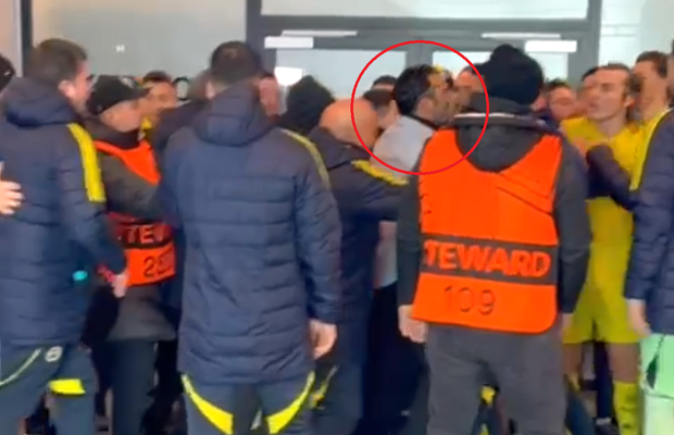 Ce se întâmplă cu Charalambous? Aproape de bătaie la vestiare!