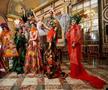 FOTO Anamaria Prodan, sexy pe marginea piscinei, la Ritz, citind ziarul + A apărut alături de fiica ei la Paris Fashion Week