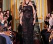 FOTO Anamaria Prodan, sexy pe marginea piscinei, la Ritz, citind ziarul + A apărut alături de fiica ei la Paris Fashion Week