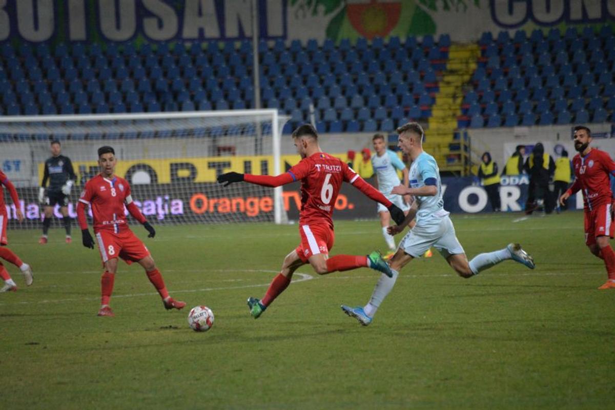 Mutarea făcută de FCSB la pauză a dat greș: Răzvan Oaidă a fost cel mai slab de pe teren! Cine s-a remarcat din echipa roș-albastră