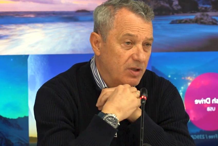 Mircea Rednic, la conferința de presă // sursă foto: captură YouTube @ Football Recorder