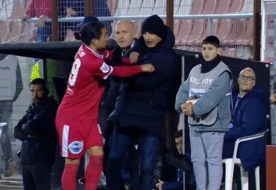 Momentul când Lucescu a fost împins de Moreira la marginea terenului Lucescu, bruscat pe teren! » Ce l-a înfuriat pe jucătorul advers și cum a reacționat românul + Promisiunea făcută de Răzvan