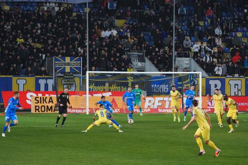 Duel încins în Petrolul - CSU Craiova / Foto: Ionuț Iordache