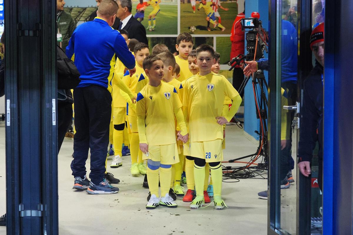 Așa se ia o decizie VAR în Superligă » Scene reprobabile surprinse de reporterii GSP