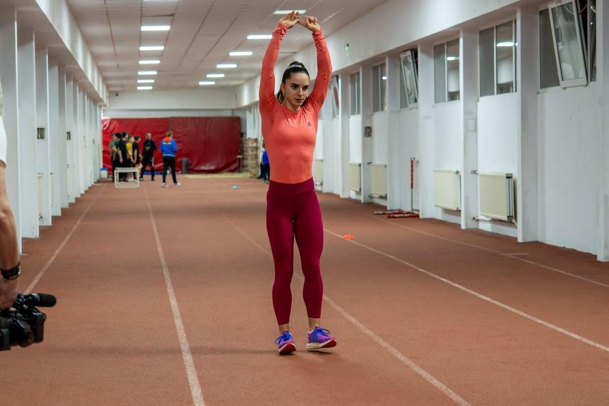 Andrea Miklos competiții și antrenament