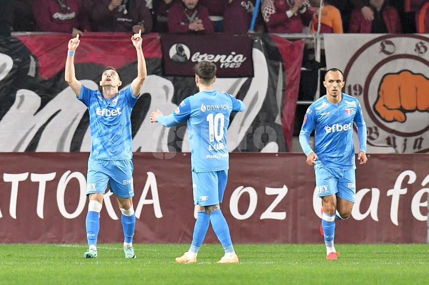 Claudiu Micovschi, în stânga, autorul golului arădenilor cu Rapid