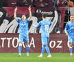 Claudiu Micovschi, în stânga, autorul golului arădenilor cu Rapid