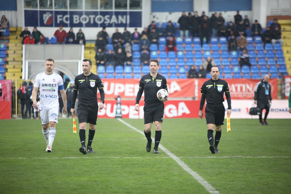 Scene incredibile în Superligă » A rupt banca de rezerve în momentul înlocuirii