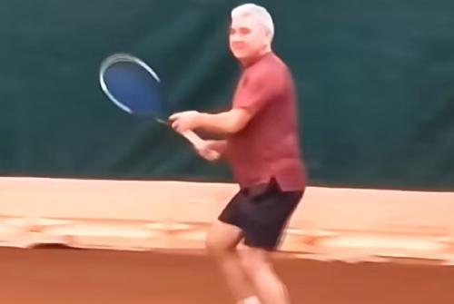 Stere Halep în acțiune / Captură Neptun TV