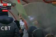 Scene incredibile în Superligă » A rupt banca de rezerve în momentul înlocuirii