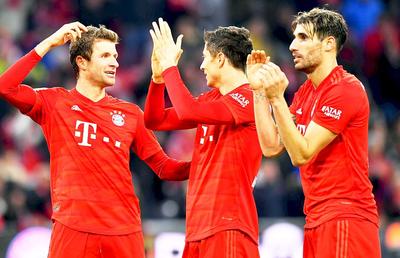 Javi Martinez, mijlocașul lui Bayern, s-a „angajat” la Crucea Roșie » Livrează alimente și medicamente pentru bătrâni