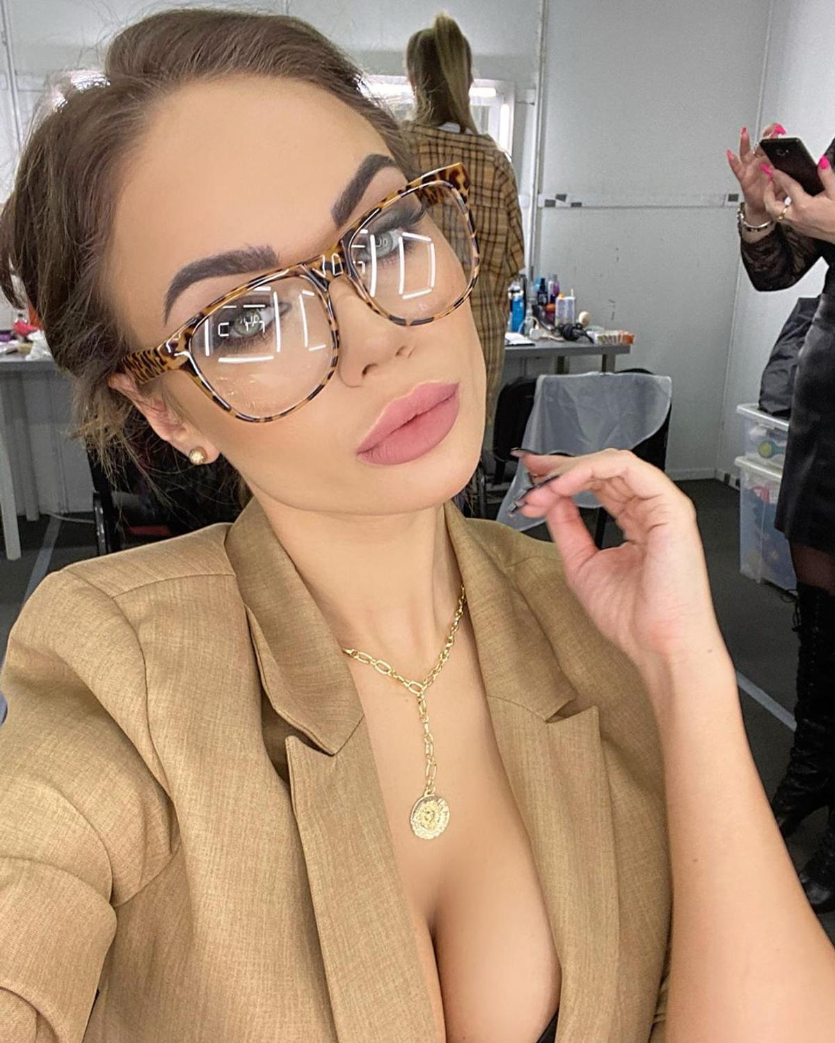 O actriță din Rusia a demonstrat cum poți fi sexy purtând doar hârtie igienică :) » Imagini senzaționale cu focoasa rusoaică