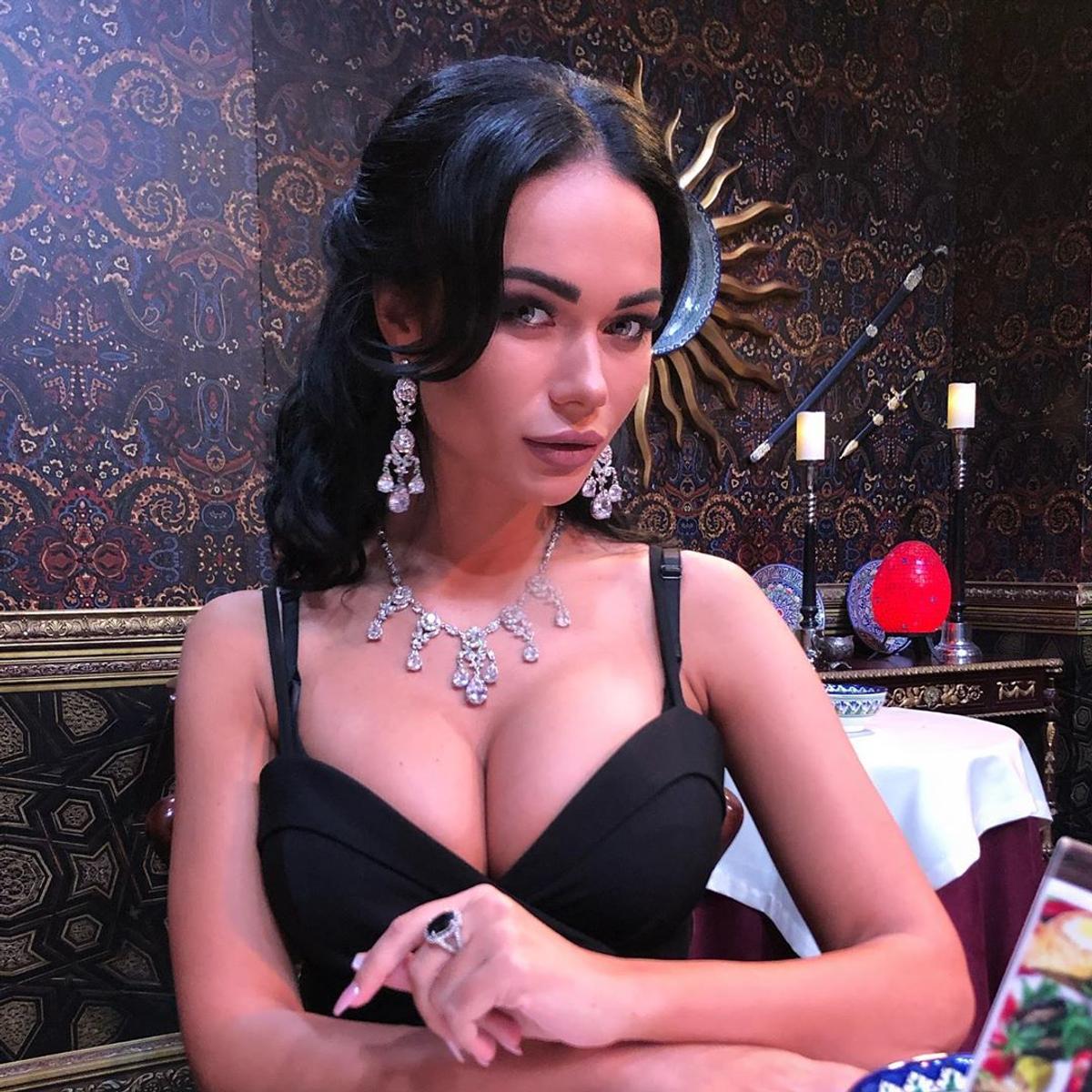 O actriță din Rusia a demonstrat cum poți fi sexy purtând doar hârtie igienică :) » Imagini senzaționale cu focoasa rusoaică