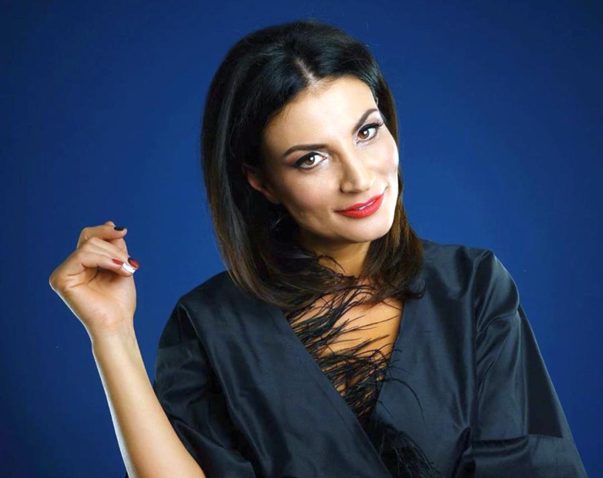 GALERIE FOTO Vă mai aduceți aminte de Ioana Ginghină? Sexy-bruneta din telenovelele românești se distrează din plin, la 42 de ani