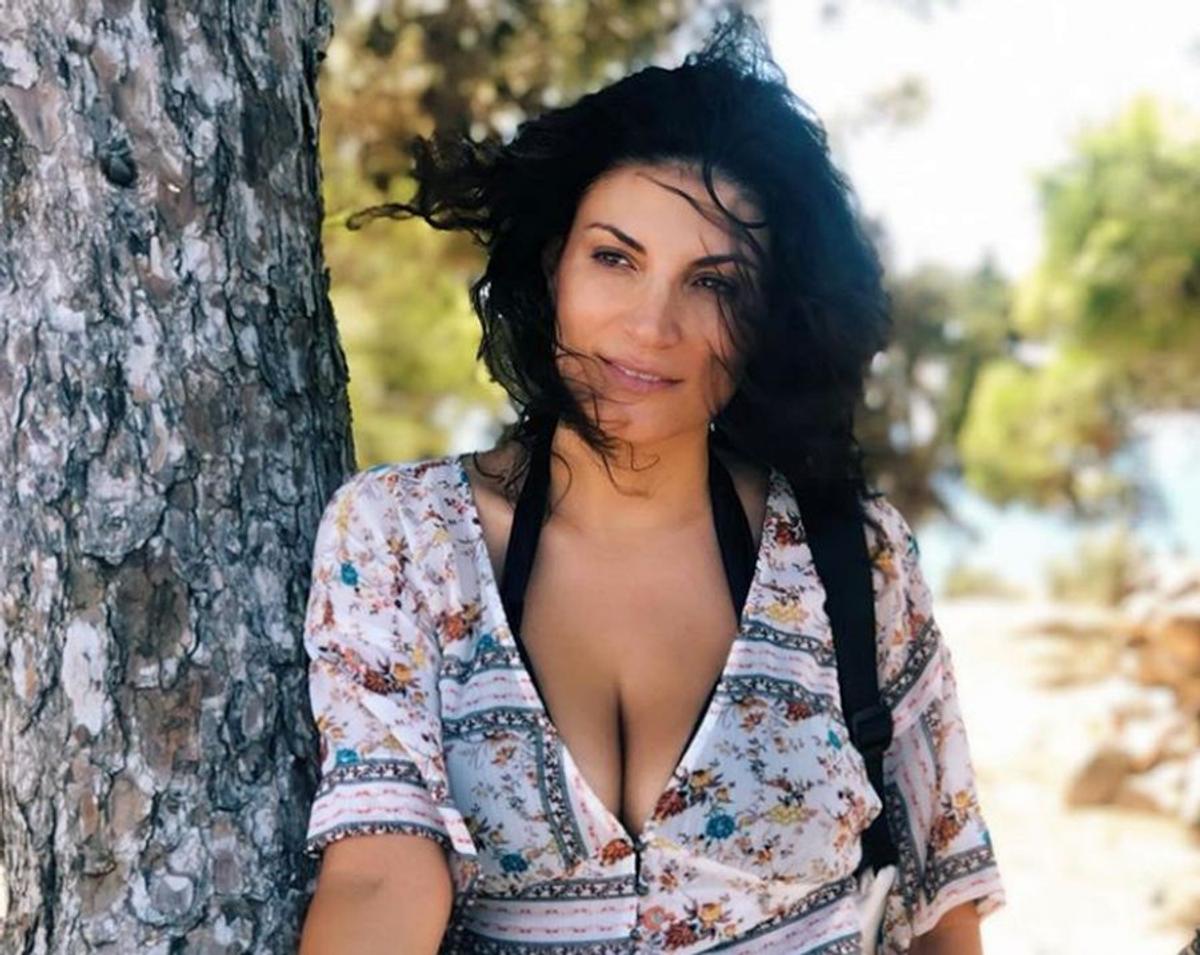 GALERIE FOTO Vă mai aduceți aminte de Ioana Ginghină? Sexy-bruneta din telenovelele românești se distrează din plin, la 42 de ani