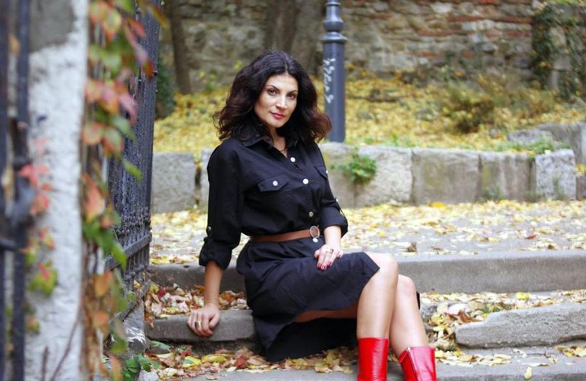 GALERIE FOTO Vă mai aduceți aminte de Ioana Ginghină? Sexy-bruneta din telenovelele românești se distrează din plin, la 42 de ani