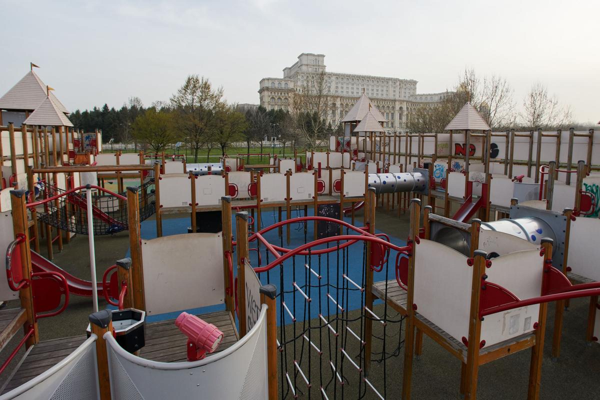 Imagini din parcurile bucureștene după ce au fost închise