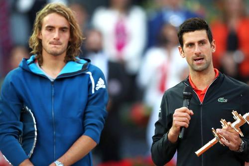Stefanos Tsitsipas, în stânga. foto: Guliver/Getty Images