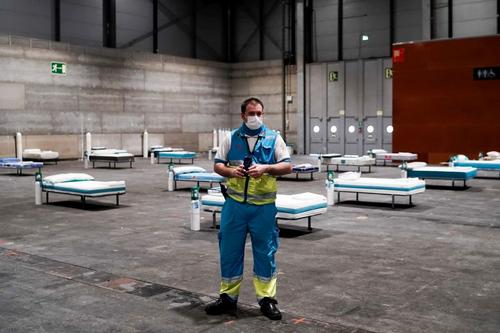 În Madrid s-a trecut la amenajarea de spitale militare. foto: Guliver/Getty Images