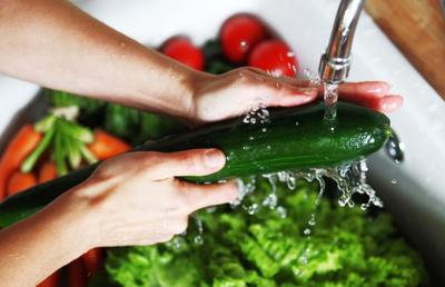 COVID-19. Sfaturi de la nutriționiști: cum să nu te îngrași la izolare » Alimentele recomandate și cele de evitat