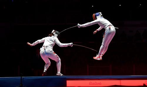 Ana Maria Popescu (dreapta) este singura campioană olimpică din delegație, ea obținând medalia de aur în 2016 cu echipa de spadă FOTO Cristi Preda